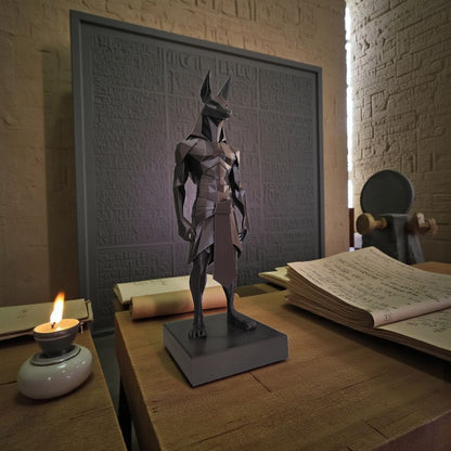 Low Poly Anubis Statue – Großformatige 3D-gedruckte Skulptur im ägyptischen Polygon-Design