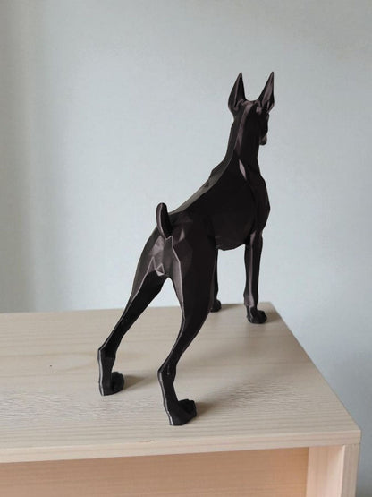 Low Poly Dobermann – 3D-gedruckte Designer-Skulptur im modernen Polygon-Stil