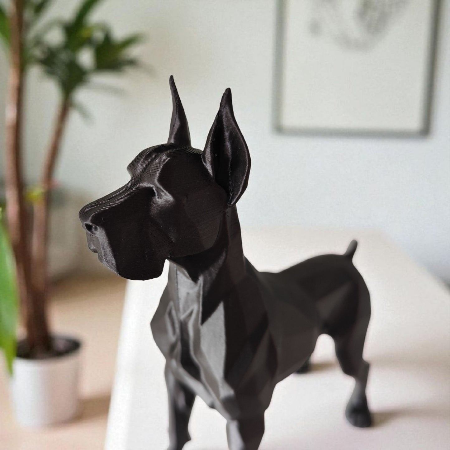 Low Poly Great Dane – Elegante 3D-gedruckte Skulptur im polygonalen Design
