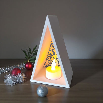 Pyramid Christmas Tree Lantern – Minimalistische Weihnachtslaterne mit LED-Beleuchtung