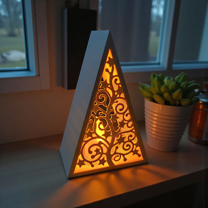 Pyramid Christmas Tree Lantern – Minimalistische Weihnachtslaterne mit LED-Beleuchtung