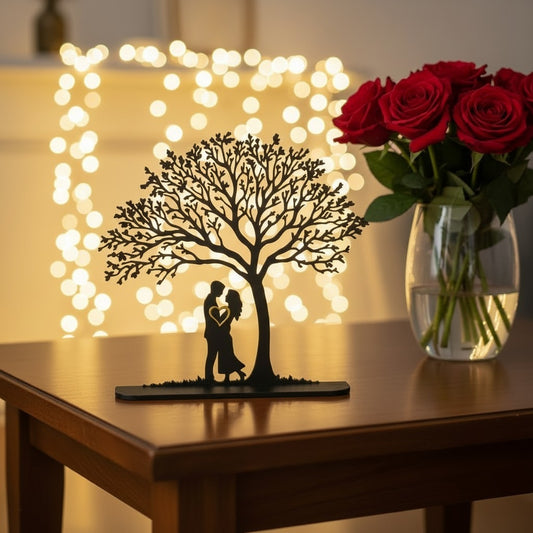 Couple Under The Tree – Romantische Silhouetten-Skulptur mit Herz
